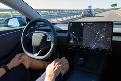 Transpordiamet kiitis heaks Tesla juhiabisüsteemi Hollandi tüübikinnituse