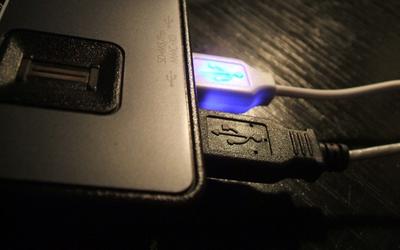 USB ühendus muutub väiksemaks ning pööratavaks