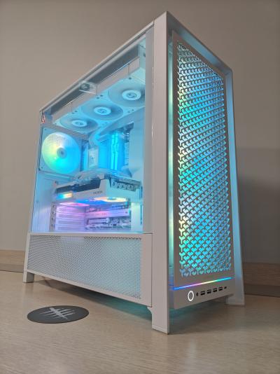 PREMIUM Geimer 9800x3D, 2TB SSD, 32GB DDR5, RX 9070 XT 16GB - VALGE BUILD