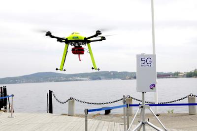 Telia näitas Rootsis 5G tulevikku: drooniga lennutati kohale elustamiskomplekt