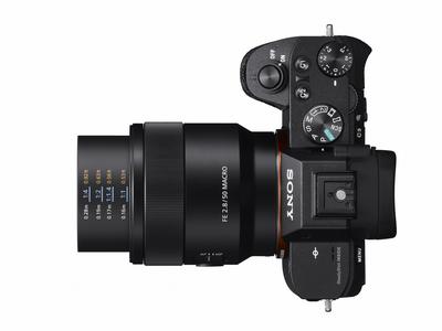 Sony toob turule täiskaader 50mm F2.8 makroobjektiivi