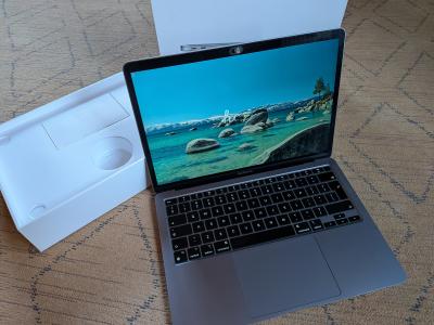 Macbook Air 2020 A2337 M1 8/256GB, Magic Mouse 2, Magic Keyboard