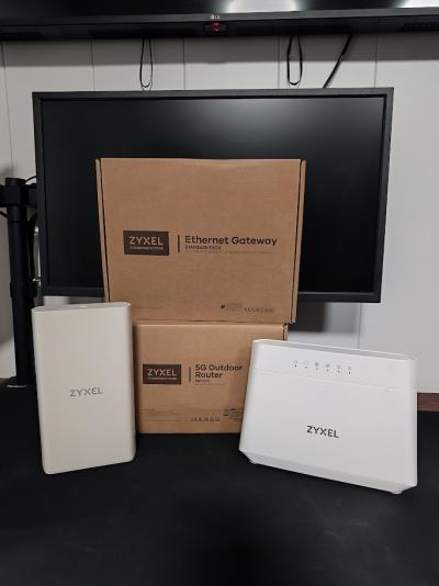 Zyxel NR7302 5G, Zyxel EMG3525-T50B