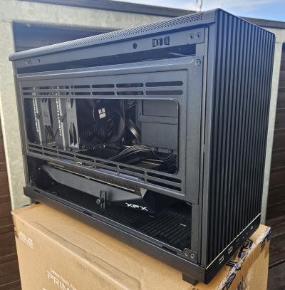 Intel i5, z790, 32GB DDR5, 2TB NVME, RX 9060 XT, 850W PSU kast ja 2x Raspberry Pi 4B