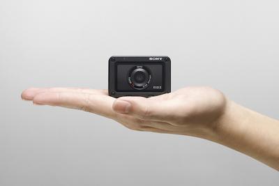 Sony toob turule maailma väikseima ja kergeima ultrakompaktkaamera RX0 II