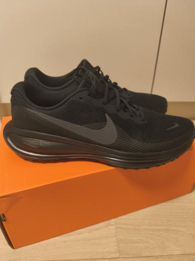 Nike Revolution 8