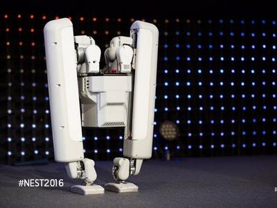 Alphabet arendas välja oma kahejalgse roboti