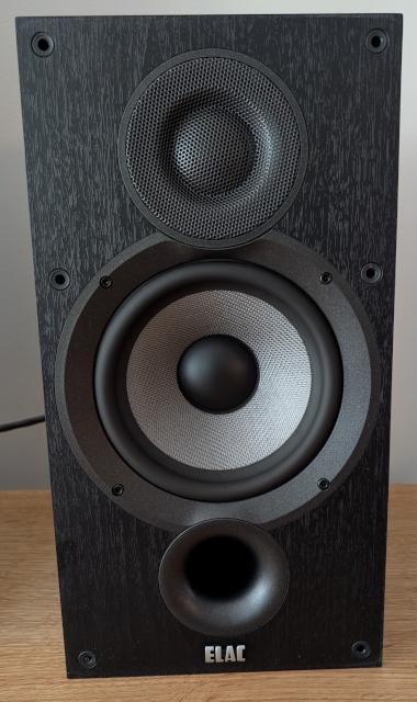 ELAC Debut 2.0 (DB62-BK) riiulikõlarid