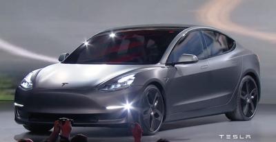 Tesla esitles uut elektriautot Model 3, hind algab 32 000 eurost