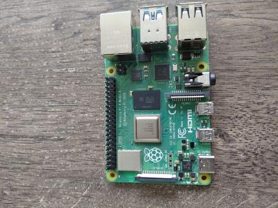 bladeRF 2.0 micro xA9 + Raspberry Pi 4 (4GB)