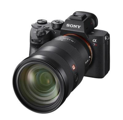 Sonylt uus täiskaader a7R III