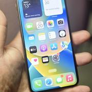 iPhone Xs Max ja iPhone SE 1gen