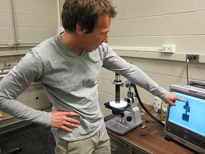 Yale’i ülikooli professor lõi terasest tugevama ning pehmema materjali