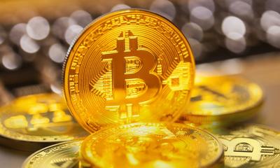 Bitcoin alustas aastat lennukalt