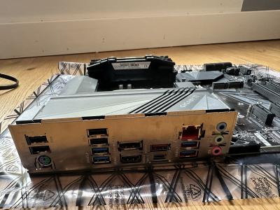 Komplekt: CPU i12600k, Gigabyte UltraDurable Z690, 4x8GB DDR4 RAM, 250GB m.2 SSD