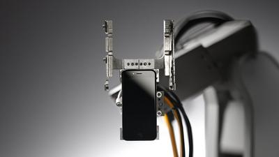 Vaata, kuidas robot lammutab iPhone'i juppideks 11 sekundiga