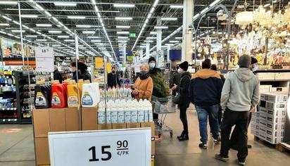 Uus normaalsus? Tuntud ehituspoe e-poe ja tavapoe hindade vahel laiutavad suured käärid, amet selles probleemi ei näe